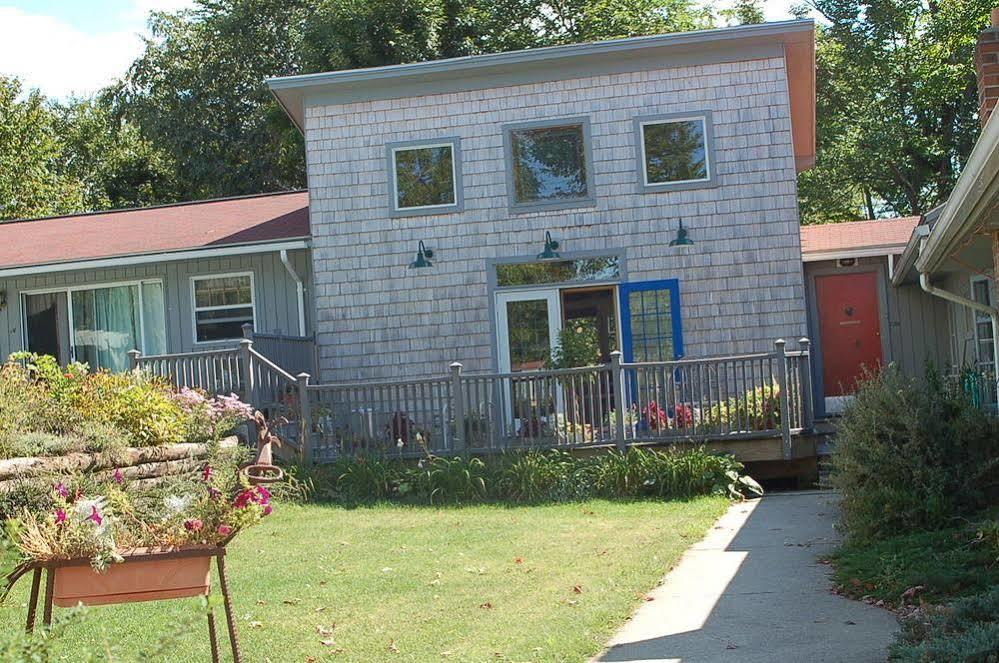 Inn At Charlotte B&B バーリントン エクステリア 写真