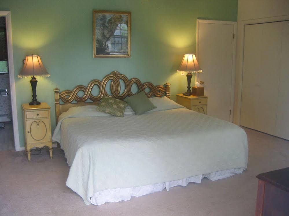 Inn At Charlotte B&B バーリントン エクステリア 写真